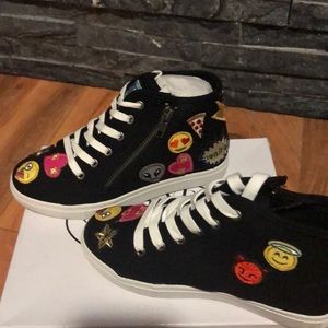 Girl’s Steve Madden Emoji shoes